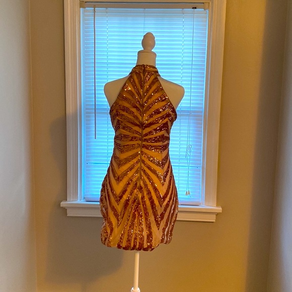 Women’s Dress - Picture 2 of 5